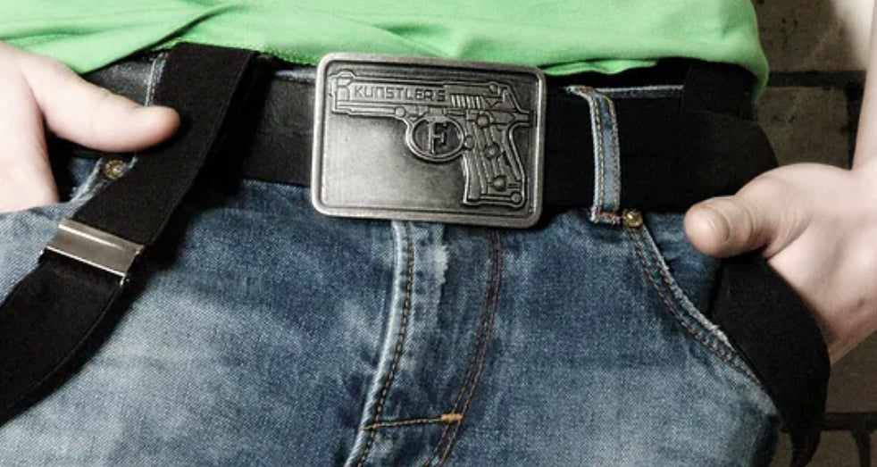Leather belt with striking buckle ChatGPT fragen