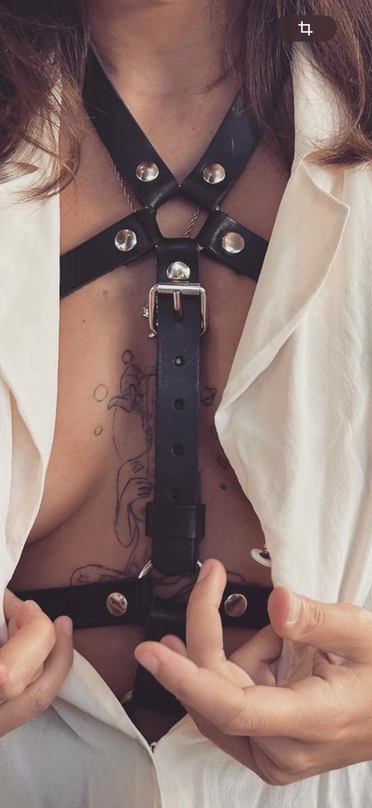 Kinky Outfits & Harness: Finde deinen Style