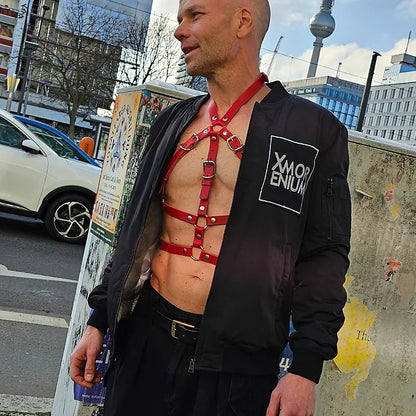 Red leather harness for men – Dominant &amp; eye-catching